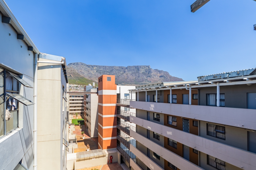 1 Bedroom Property for Sale in Zonnebloem Western Cape